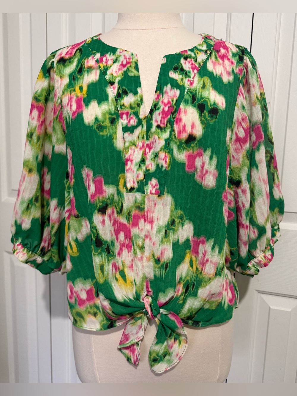2 for $20 Tops Rose + Olive Abstract Watercolor Floral Tie Front Green Pink EUC